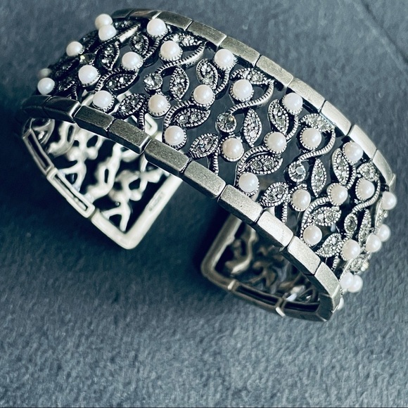 Vintage Monet Faux Pearl & Crystals Cuff Stretch Silver Bracelet - Picture 3 of 10
